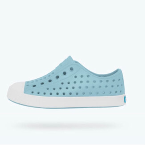 NATIVE SHOES JEFFERSON SKY BLUE SIZE J6 EUC - Picture 1 of 6